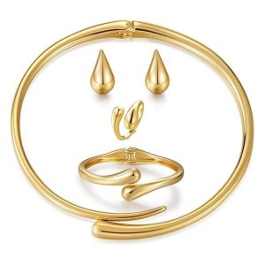 Conjunto Minimalista Dourado com Colar, Pulseira, Anel e Brincos