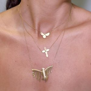 Colar Borboleta Delicada com Ponto de Luz