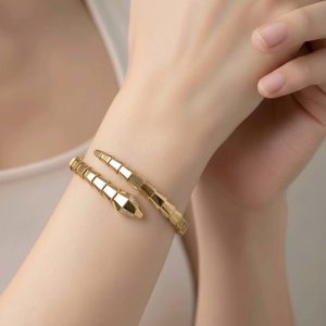 Bracelete Serpente Articulado com Detalhes Cravejados